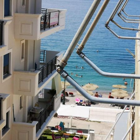 Comfortable Beachfront Apartment Λουτράκι Εξωτερικό φωτογραφία